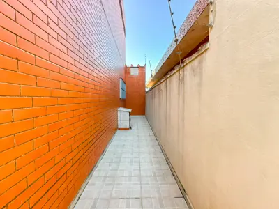 Casa - Sobrado com 4 quartos (sendo 1 suite(s)) a 0,00 metros praia.