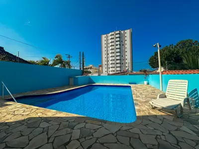 Apartamento - Alto com 3 quartos (sendo 1 suite(s)) a 500,00 metros praia.