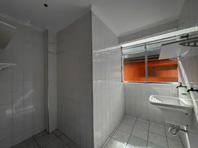 Apartamento - Alto com 3 quartos (sendo 1 suite(s)) a 500,00 metros praia.