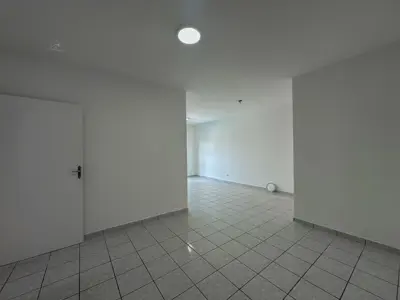 Apartamento - Alto com 3 quartos (sendo 1 suite(s)) a 500,00 metros praia.