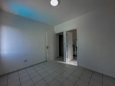 Apartamento - Alto com 3 quartos (sendo 1 suite(s)) a 500,00 metros praia.