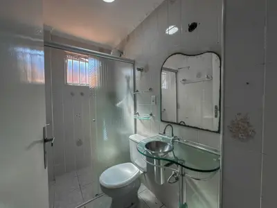 Apartamento - Alto com 3 quartos (sendo 1 suite(s)) a 500,00 metros praia.