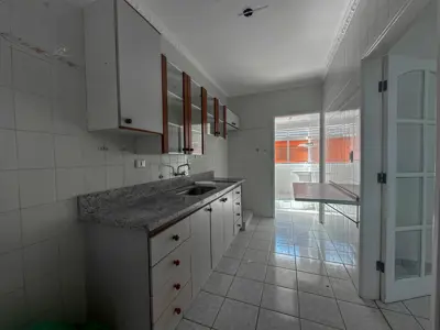 Apartamento - Alto com 3 quartos (sendo 1 suite(s)) a 500,00 metros praia.