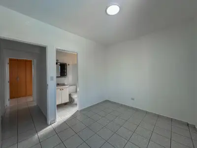 Apartamento - Alto com 3 quartos (sendo 1 suite(s)) a 500,00 metros praia.