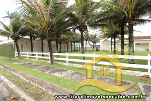 Casa - Térrea com 4 dormitórios (sendo 2 suite(s)) a 0,00 metros praia.