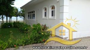 Casa - Térrea com 4 dormitórios (sendo 2 suite(s)) a 0,00 metros praia.