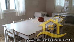 Casa - Térrea com 4 dormitórios (sendo 2 suite(s)) a 0,00 metros praia.