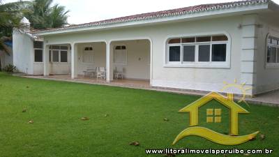 Casa - Térrea com 4 dormitórios (sendo 2 suite(s)) a 0,00 metros praia.