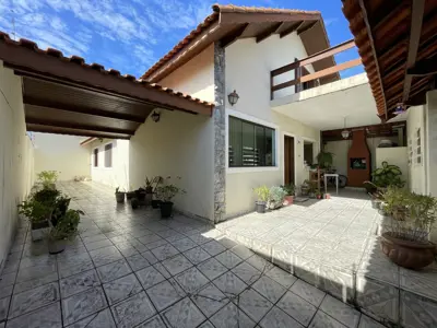 Casa - Mezanino com 3 dormitórios (sendo 1 suite(s)) a 600,00 metros praia.