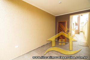 Casa - Sobreposta / alto com 2 dormitórios (sendo 1 suite(s)) a 1500 metros praia.