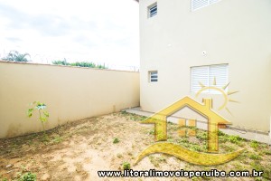 Casa - Sobreposta / alto com 2 dormitórios (sendo 1 suite(s)) a 1500 metros praia.