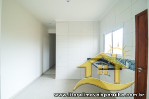 Casa - Sobreposta / alto com 2 dormitórios (sendo 1 suite(s)) a 1500 metros praia.