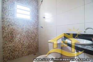 Casa - Sobreposta / alto com 2 dormitórios (sendo 1 suite(s)) a 1500 metros praia.