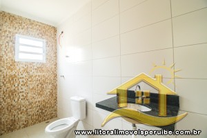 Casa - Sobreposta / alto com 2 dormitórios (sendo 1 suite(s)) a 1500 metros praia.