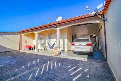 Casa para  no bairro Belmira Novaes, em Peruíbe / São Paulo.