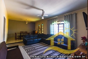 Casa - Térrea com 3 dormitórios (sendo 1 suite(s)) a 1100,00 metros praia.
