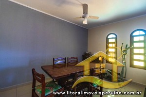Casa - Térrea com 3 dormitórios (sendo 1 suite(s)) a 1100,00 metros praia.