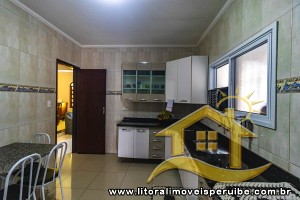 Casa - Térrea com 3 dormitórios (sendo 1 suite(s)) a 1100,00 metros praia.