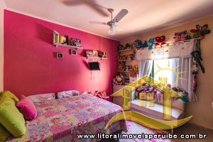 Casa - Térrea com 3 dormitórios (sendo 1 suite(s)) a 1100,00 metros praia.