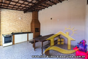 Casa - Térrea com 3 dormitórios (sendo 1 suite(s)) a 1100,00 metros praia.