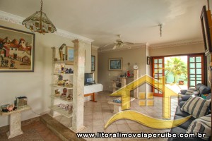 Casa - Sobrado com 5 quartos (sendo 5 suite(s)) a 0,00 metros praia.