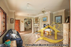Casa - Sobrado com 5 quartos (sendo 5 suite(s)) a 0,00 metros praia.