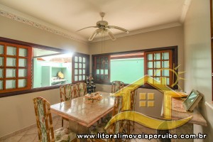Casa - Sobrado com 5 quartos (sendo 5 suite(s)) a 0,00 metros praia.