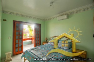 Casa - Sobrado com 5 quartos (sendo 5 suite(s)) a 0,00 metros praia.