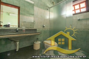 Casa - Sobrado com 5 quartos (sendo 5 suite(s)) a 0,00 metros praia.