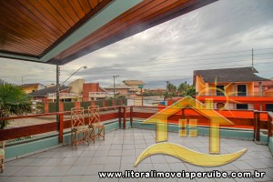 Casa - Sobrado com 5 quartos (sendo 5 suite(s)) a 0,00 metros praia.
