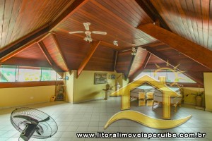 Casa - Sobrado com 5 quartos (sendo 5 suite(s)) a 0,00 metros praia.