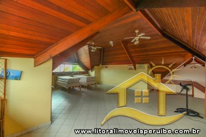 Casa - Sobrado com 5 quartos (sendo 5 suite(s)) a 0,00 metros praia.