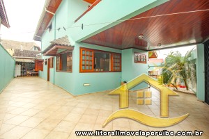 Casa - Sobrado com 5 quartos (sendo 5 suite(s)) a 0,00 metros praia.