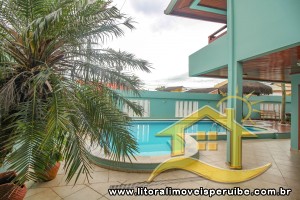 Casa - Sobrado com 5 quartos (sendo 5 suite(s)) a 0,00 metros praia.