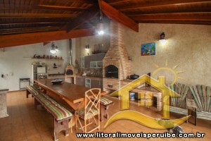 Casa - Sobrado com 5 quartos (sendo 5 suite(s)) a 0,00 metros praia.