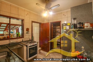 Casa - Sobrado com 5 quartos (sendo 5 suite(s)) a 0,00 metros praia.