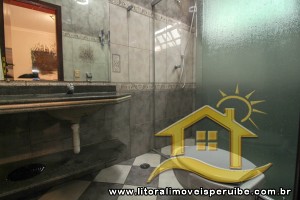 Casa - Sobrado com 5 quartos (sendo 5 suite(s)) a 0,00 metros praia.