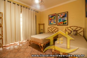 Casa - Sobrado com 5 quartos (sendo 5 suite(s)) a 0,00 metros praia.