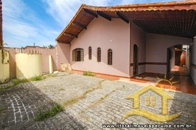 Casa para  no bairro São José, em Peruíbe / São Paulo.