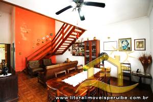 Casa - Sobrado com 5 quartos (sendo 2 suite(s)) a 0,00 metros praia.