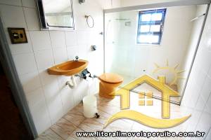 Casa - Sobrado com 5 quartos (sendo 2 suite(s)) a 0,00 metros praia.