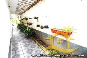 Casa - Sobrado com 5 quartos (sendo 2 suite(s)) a 0,00 metros praia.