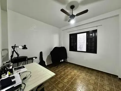 Casa - Sobrado com 5 quartos (sendo 2 suite(s)) a 0,00 metros praia.