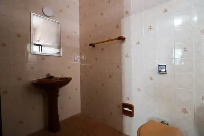 Casa - Térrea com 3 quartos (sendo 1 suite(s)) a 800,00 metros praia.