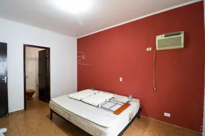 Casa - Térrea com 3 quartos (sendo 1 suite(s)) a 800,00 metros praia.