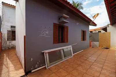Casa - Térrea com 3 quartos (sendo 1 suite(s)) a 800,00 metros praia.