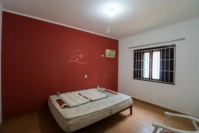 Casa - Térrea com 3 quartos (sendo 1 suite(s)) a 800,00 metros praia.