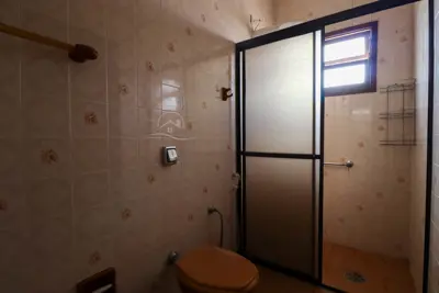 Casa - Térrea com 3 quartos (sendo 1 suite(s)) a 800,00 metros praia.