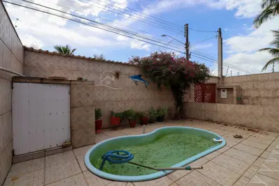 Casa - Térrea com 3 quartos (sendo 1 suite(s)) a 800,00 metros praia.