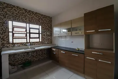 Casa - Térrea com 3 quartos (sendo 1 suite(s)) a 800,00 metros praia.